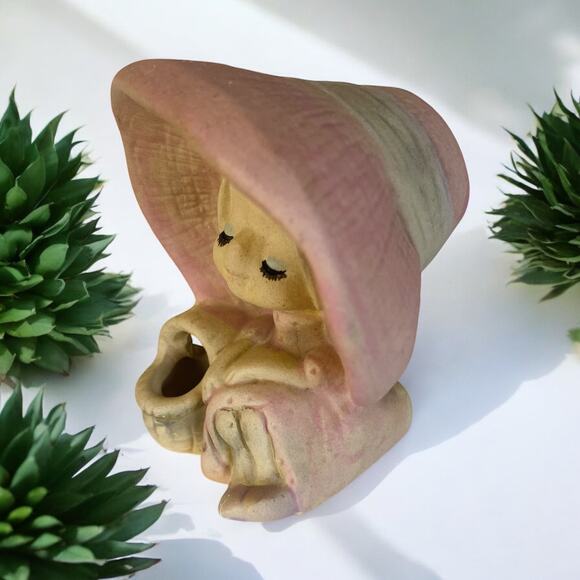 VINTAGE Japan UCTCI 1970 Pink Flower Girl in Sun Hat Basket Vase Figurine - Picture 3 of 6